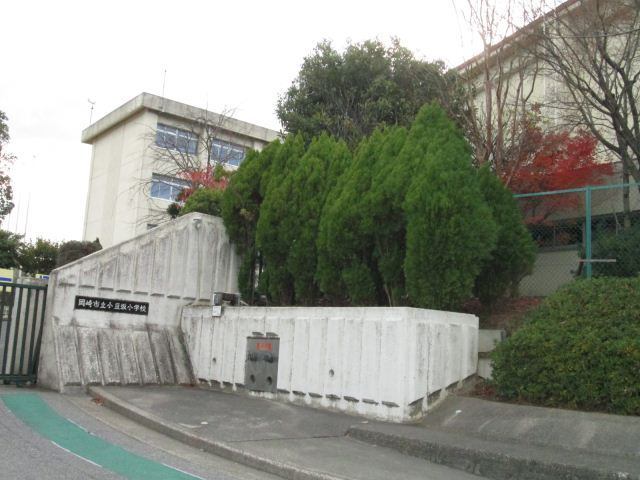 小学校　岡崎市立小豆坂小学校（小学校）まで486m