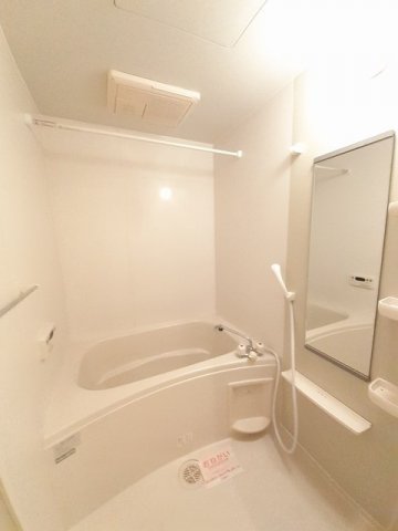 バス・シャワールーム　落ち着いた空間のお風呂です