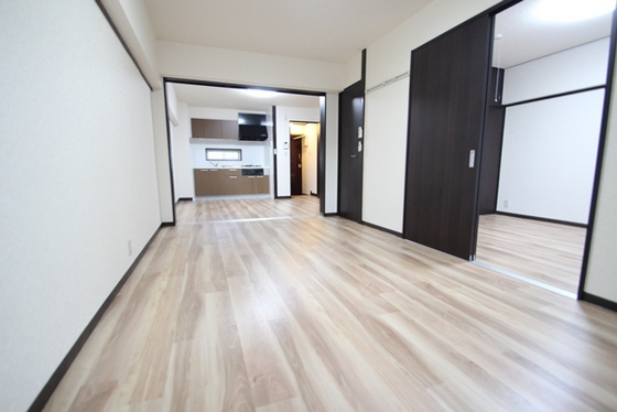 居室・リビング　※別号室のお写真です。