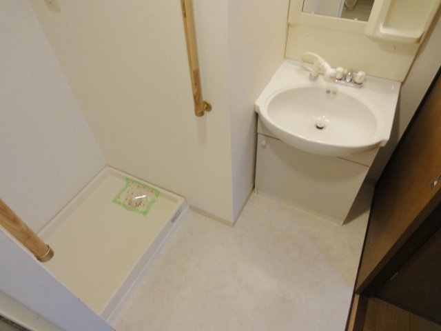 洗面設備　写真は別号室のものです。