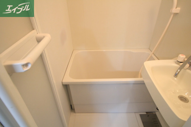 バス・シャワールーム　同物件別部屋の写真です