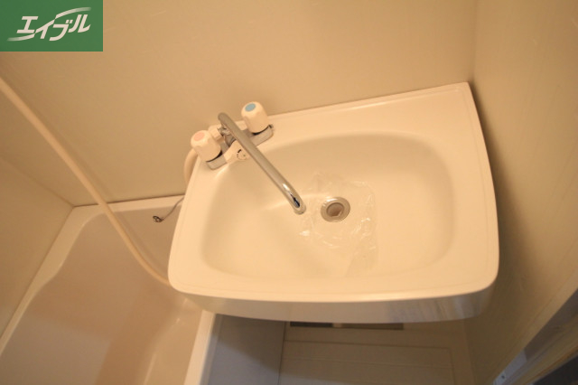 洗面設備　同物件別部屋の写真です