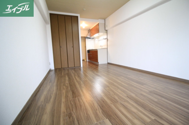 居室・リビング　同物件別部屋の写真です