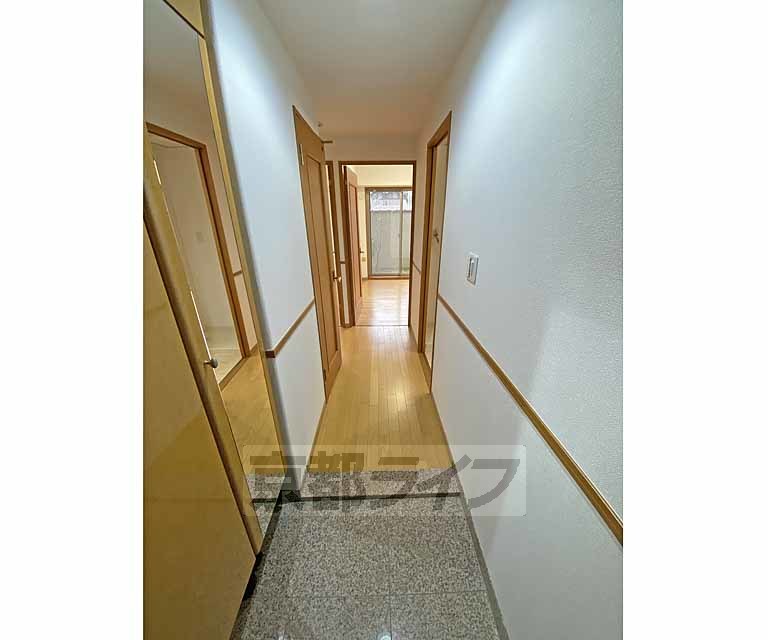 その他部屋・スペース　玄関からみた室内です。