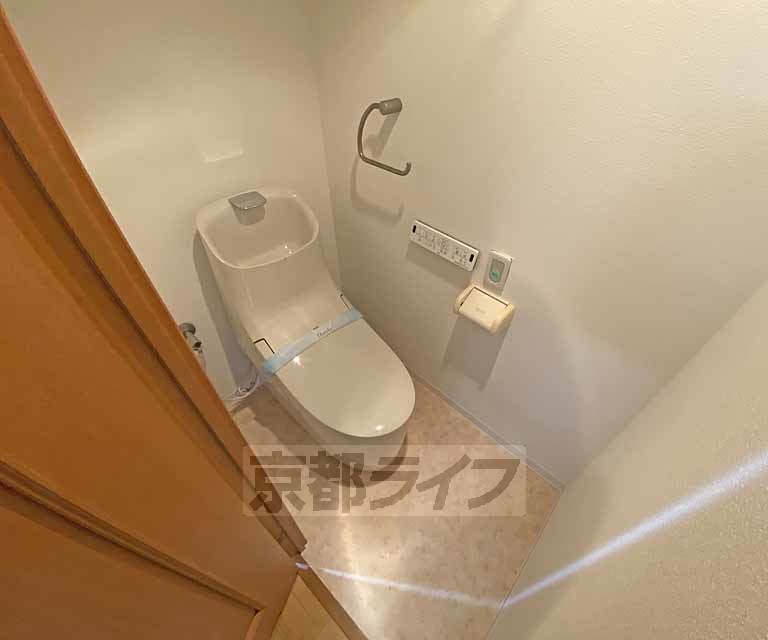 トイレ　ウォシュレット機能付きトイレです。