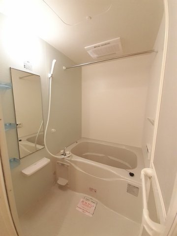 バス・シャワールーム　コンパクトで使いやすいお風呂です