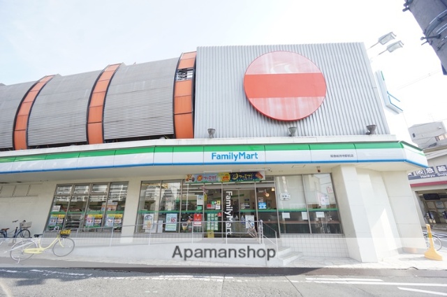 コンビニ　ファミリーマート阪急総持寺駅前店（コンビニ）まで302m