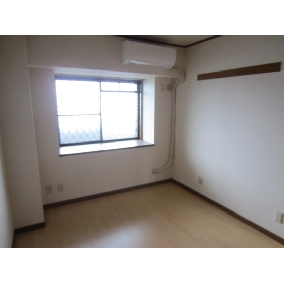 居室・リビング　こちらの居間で趣味の時間をお楽しみください