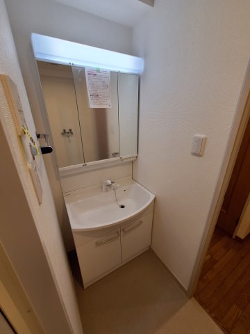 洗面設備　コンパクトで使いやすい洗面所