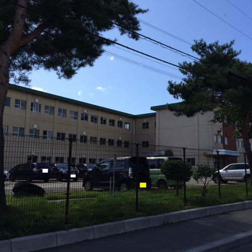 中学校　函館市立本通中学校（中学校）まで770m