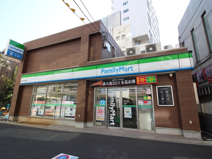 コンビニ　ファミリーマート駒沢大学駅前店（コンビニ）まで50m