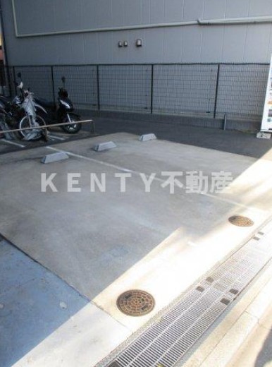 駐車場　駐車場があるので、車を買う予定の方も安心です