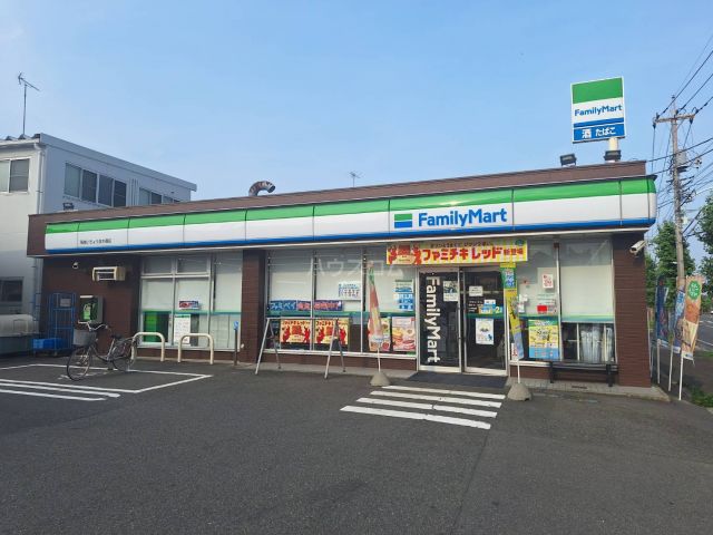 コンビニ　ファミリーマート稲城いちょう並木通り店（コンビニ）まで142m
