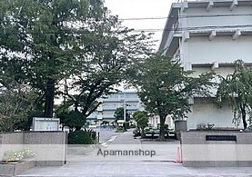 小学校　戸田市立新曽北小学校（小学校）まで988m