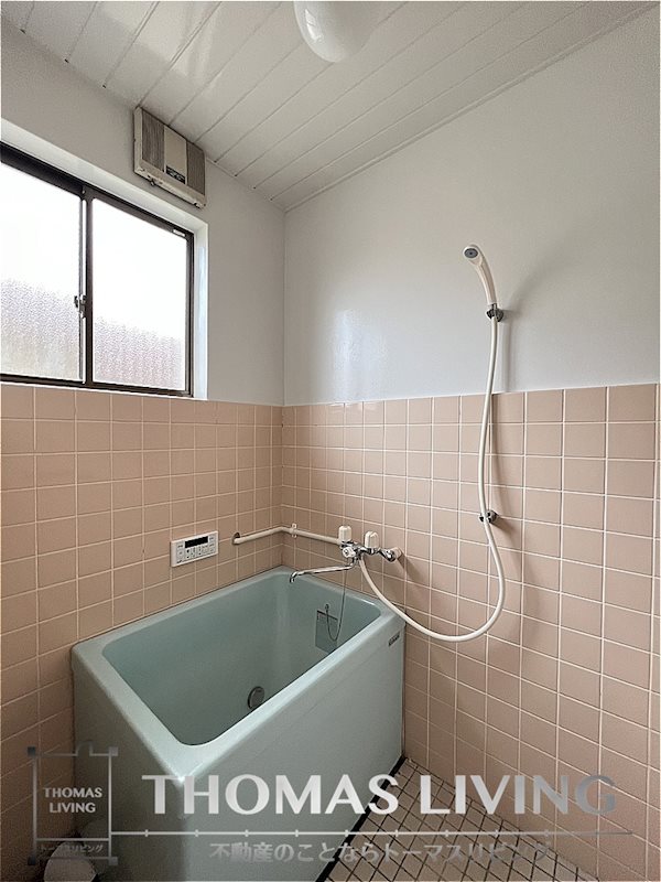 バス・シャワールーム　在来工法。懐かしのタイルです。