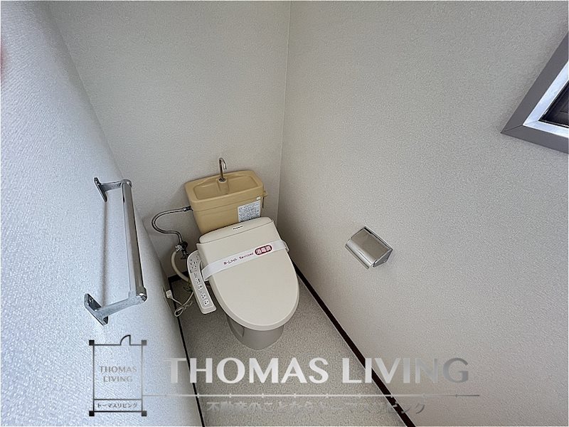 トイレ　嬉しいウォシュレット付きです。