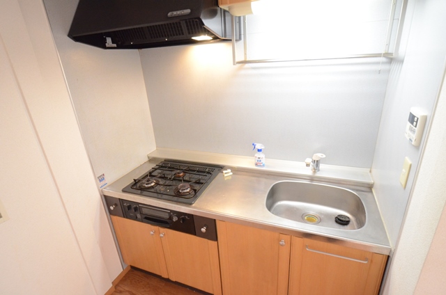 キッチン　収納付きの独立型キッチン♪