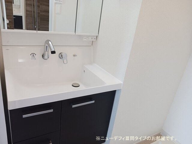 洗面設備　使いやすい洗面所です