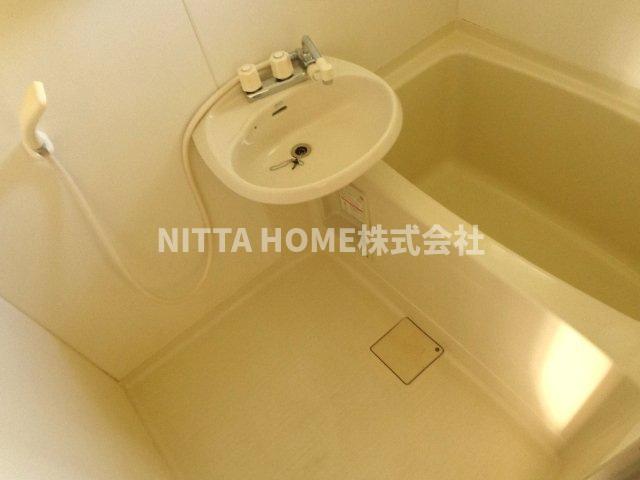 バス・シャワールーム　清潔感のあるお風呂です♪