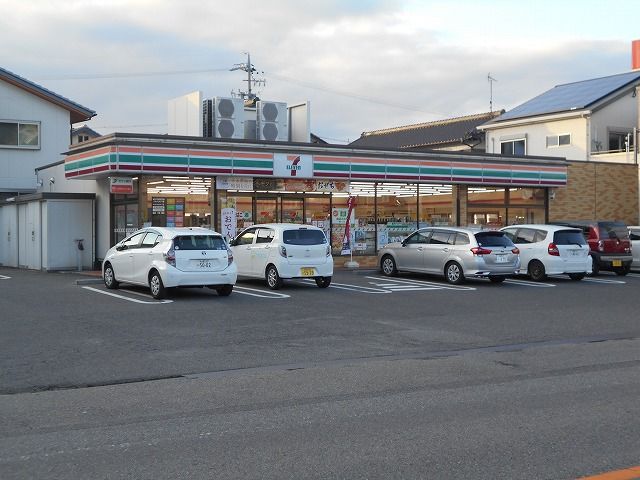コンビニ　セブン-イレブン岡崎寿町店（コンビニ）まで714m