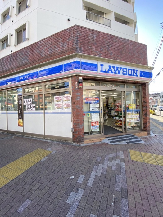 コンビニ　ローソン（コンビニ）まで447m