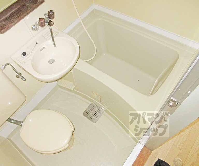 バス・シャワールーム　広めのユニットバスです