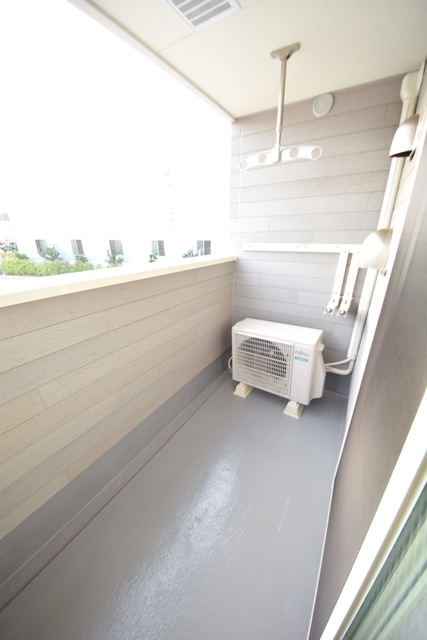 バルコニー　～今日は朝からお洗濯～