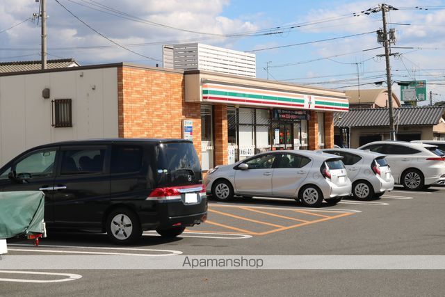 コンビニ　セブンイレブン（コンビニ）まで687m