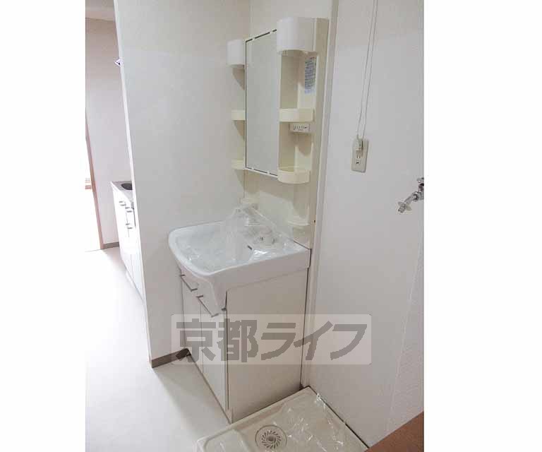 洗面設備　使いやすい洗面台です