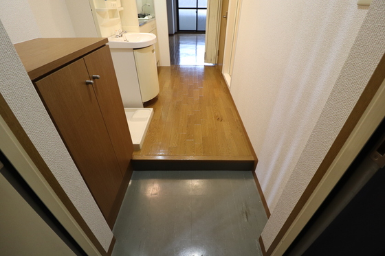 玄関　※別号室のお写真です