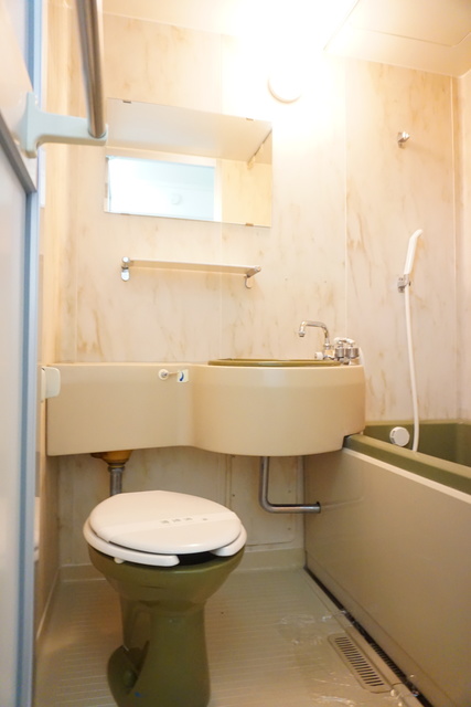 バス・シャワールーム　お掃除しやすい☆洗面台付き３点ユニットです☆