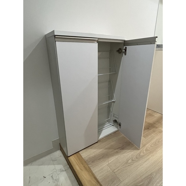 収納　明るい色調の室内です