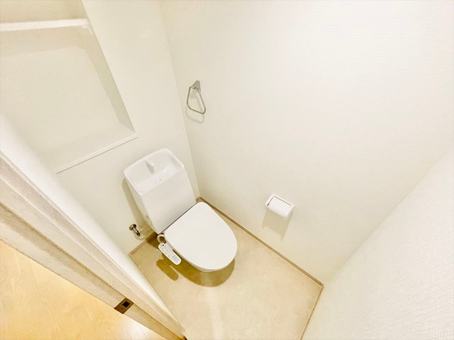 トイレ　同一建物内２０３号室内装写真転載