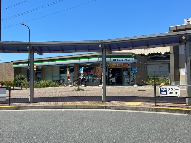 コンビニ　ファミリーマート西武立川駅南口店（コンビニ）まで204m