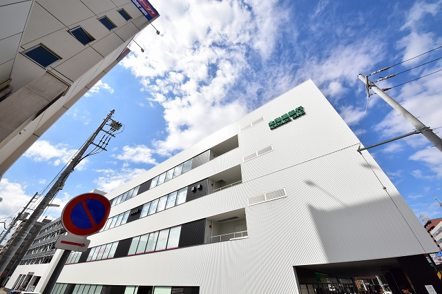 銀行　北海道銀行白石区役所支店（銀行）まで558m