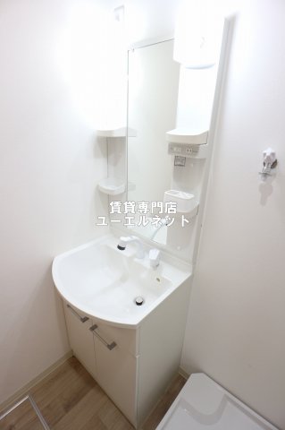 洗面設備　清潔感ある独立洗面台で毎日気持ちよく♪