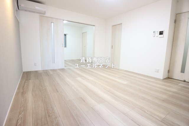 居室・リビング　ゆったりとくつろげる、落ち着きのある居室空間です