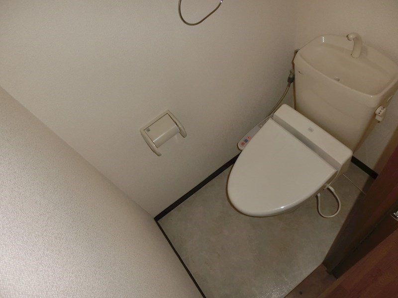 トイレ　同物件別号室参考写真