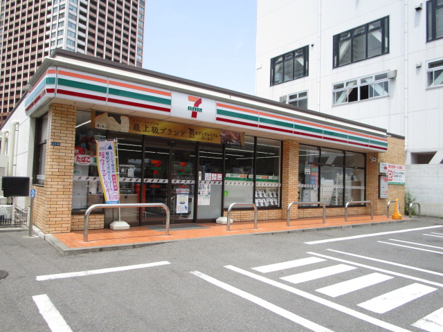 コンビニ　セブンイレブン港区汐彩橋店（コンビニ）まで205m