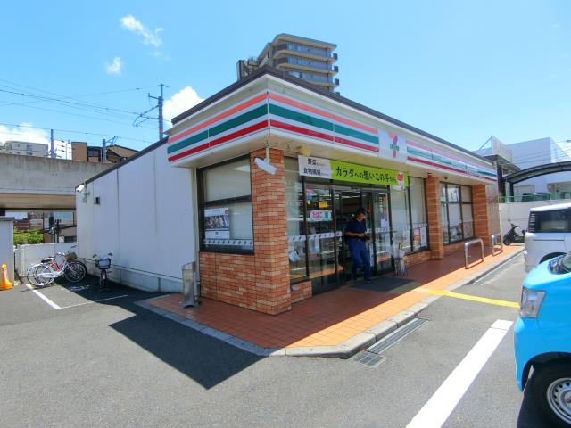コンビニ　セブンイレブン（コンビニ）まで553m