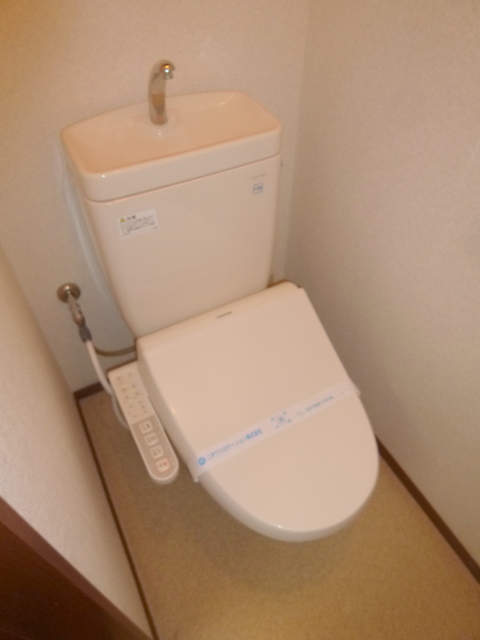 トイレ　★嬉しい温水洗浄便座付きトイレ★