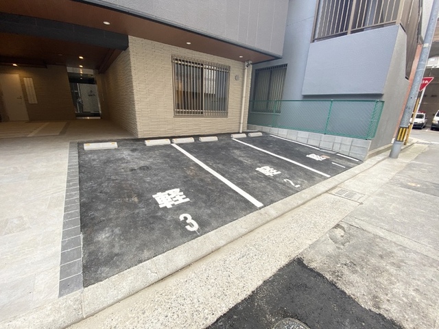 駐車場　駐車場（軽区画３台）