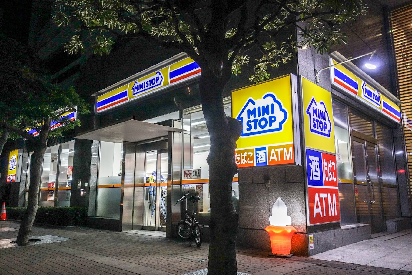 コンビニ　ミニストップ新宿花園通り店（コンビニ）まで119m