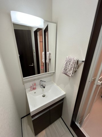 洗面設備　同シリーズ物件のモデルルームになります※現況優先