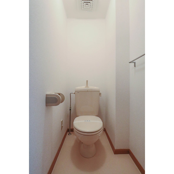 トイレ　コンセントあります。