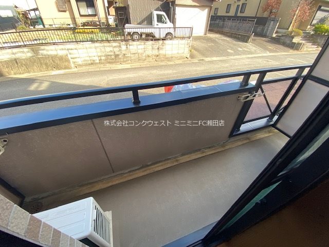 バルコニー　屋根付