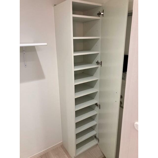 玄関　シューズボックスは棚の高さが調節可能でブーツも入ります！