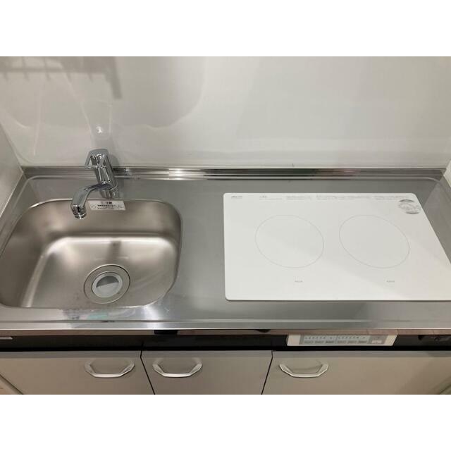 キッチン　一人暮らしに丁度いいサイズ、お手入れ楽々のＩＨキッチンです！