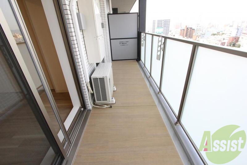 バルコニー　広々としたバルコニー！