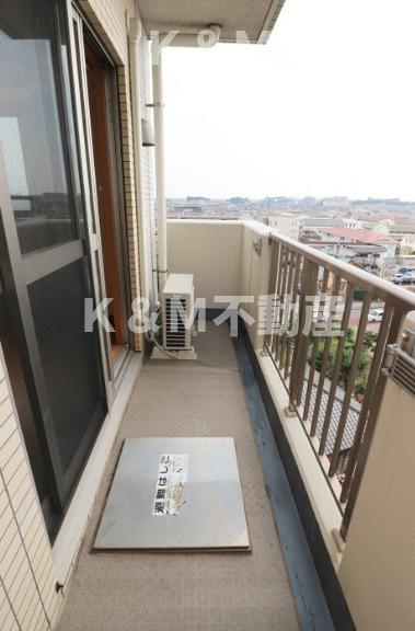 バルコニー　陽当たり良好なバルコニーです